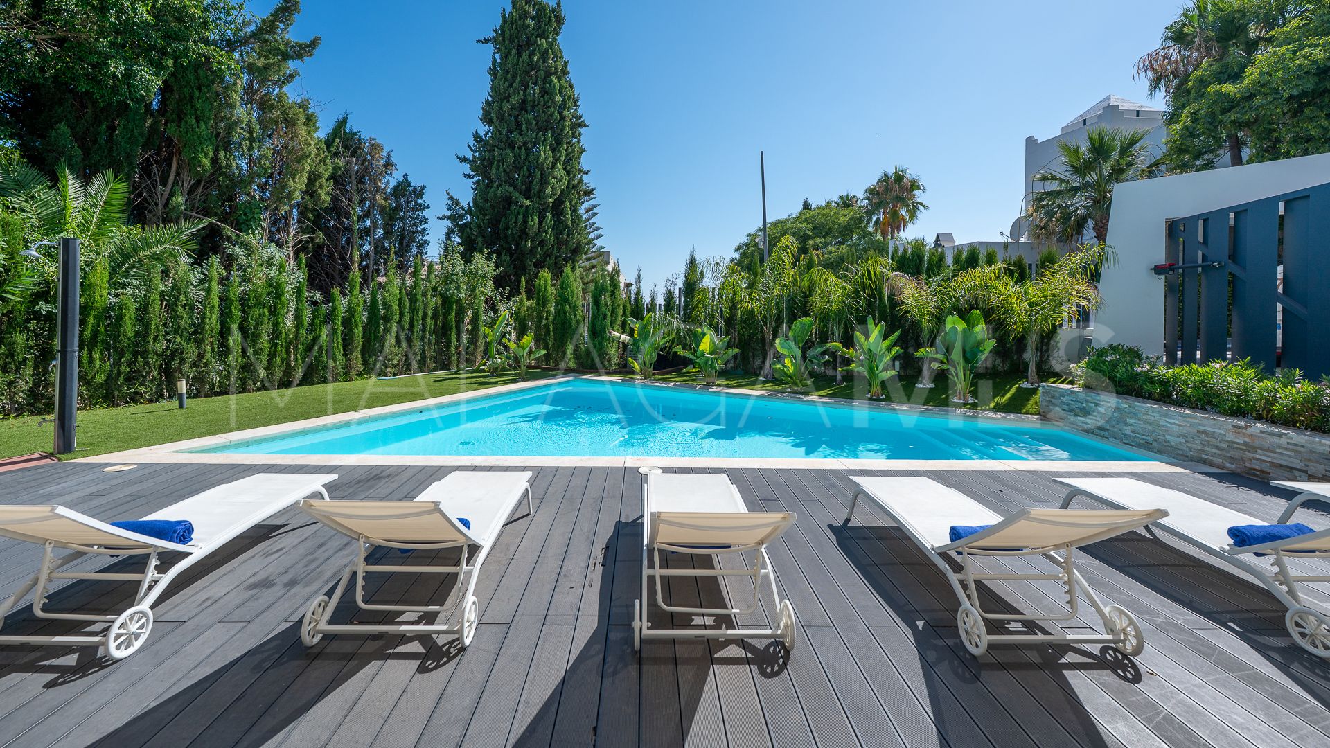 Buy villa in Cabopino