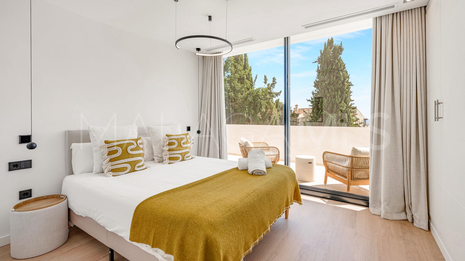 Buy villa in Cabopino