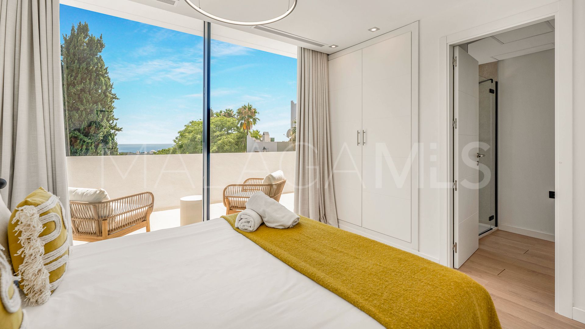 Buy villa in Cabopino