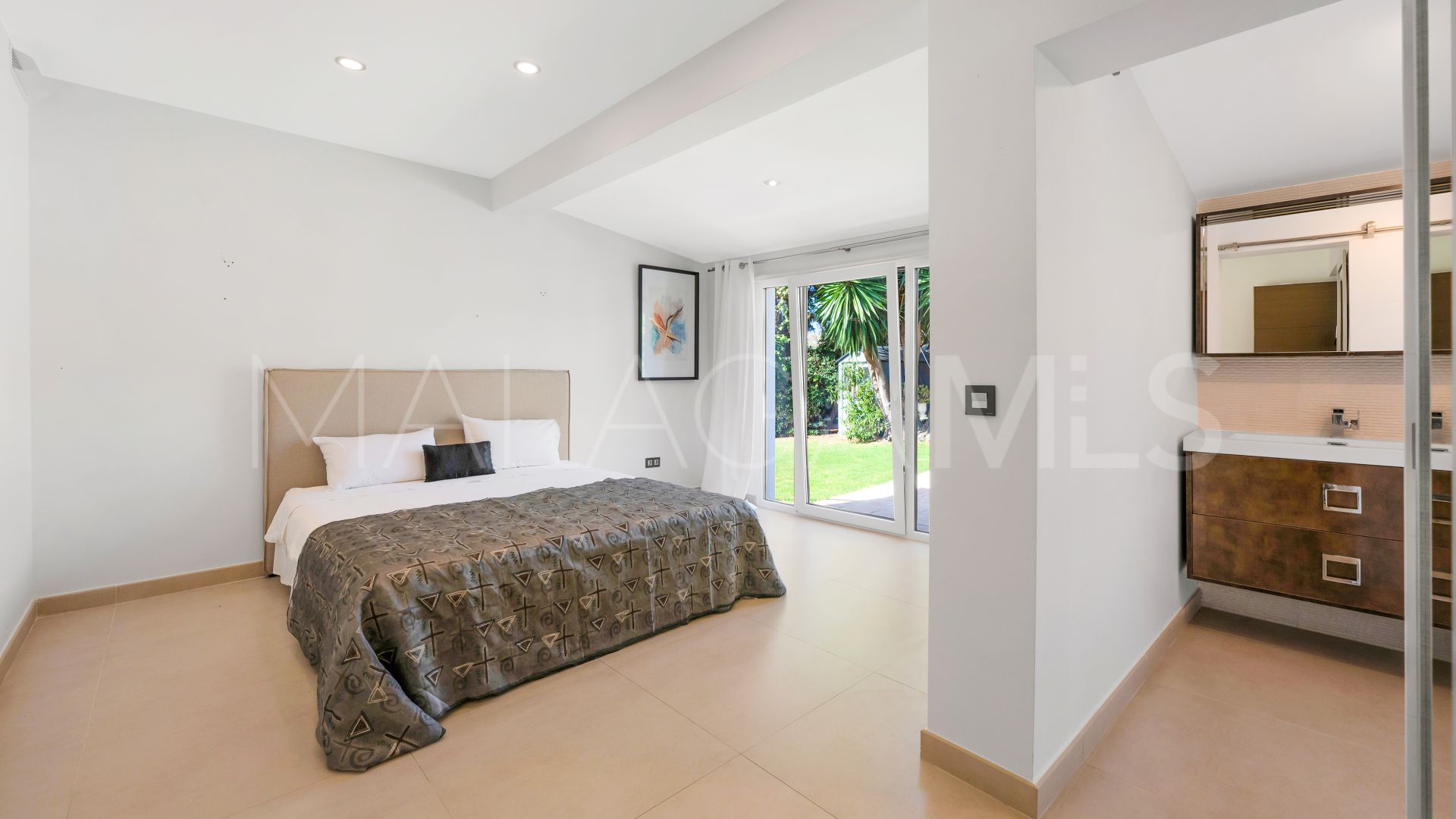 Villa for sale in San Pedro Playa de 8 bedrooms