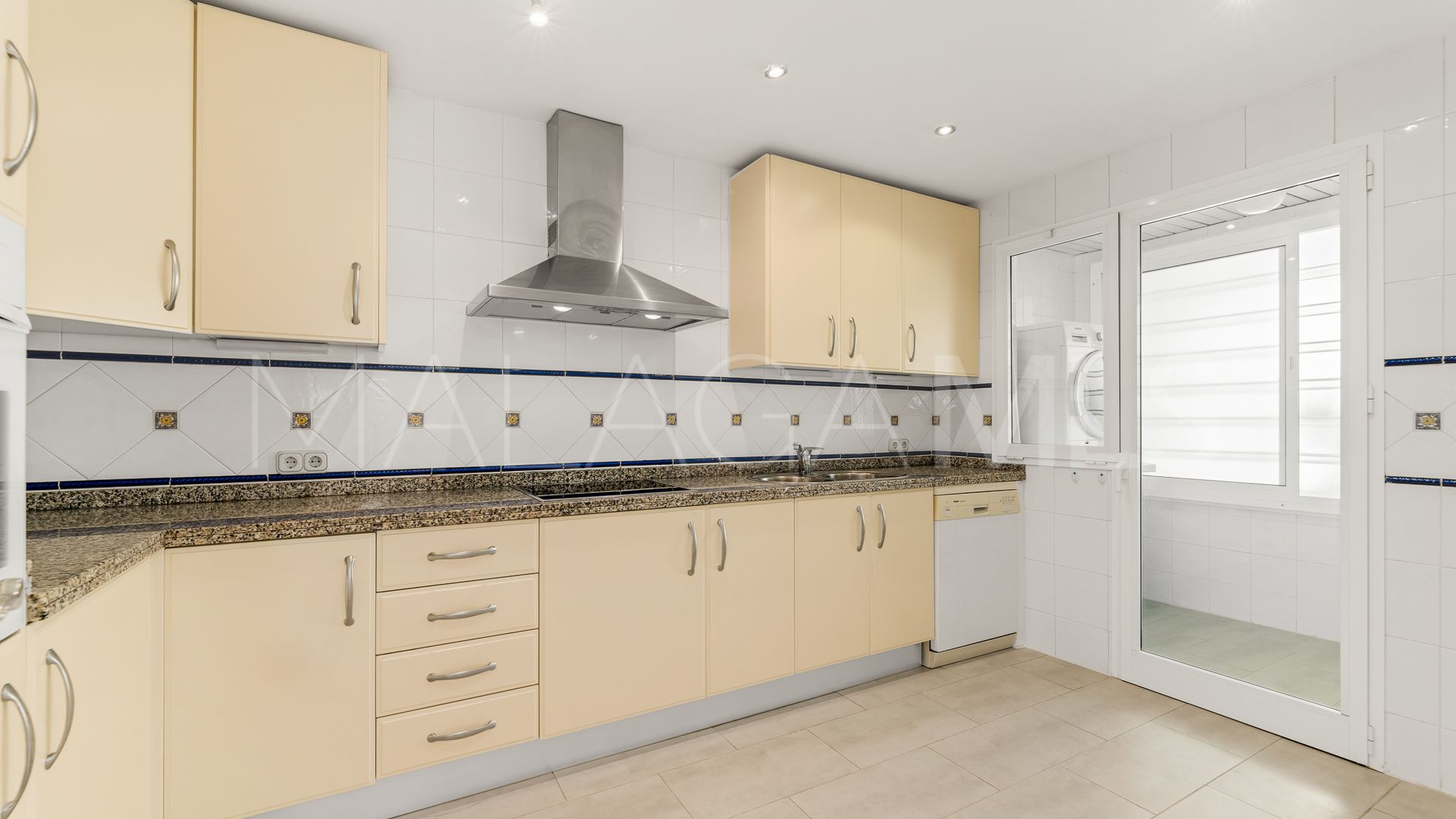 Apartamento for sale with 2 bedrooms in Bahia de Marbella