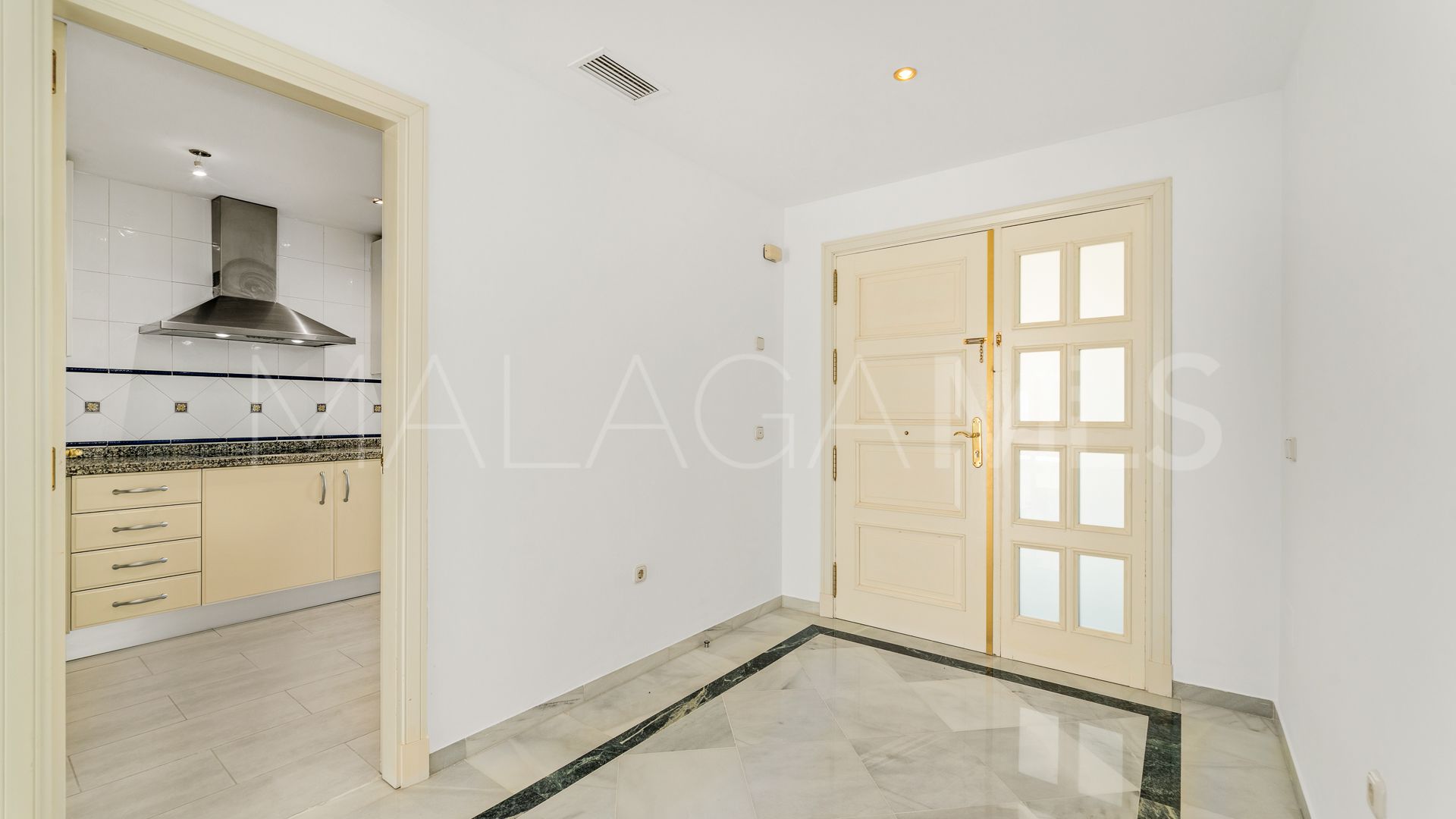 Apartamento for sale with 2 bedrooms in Bahia de Marbella