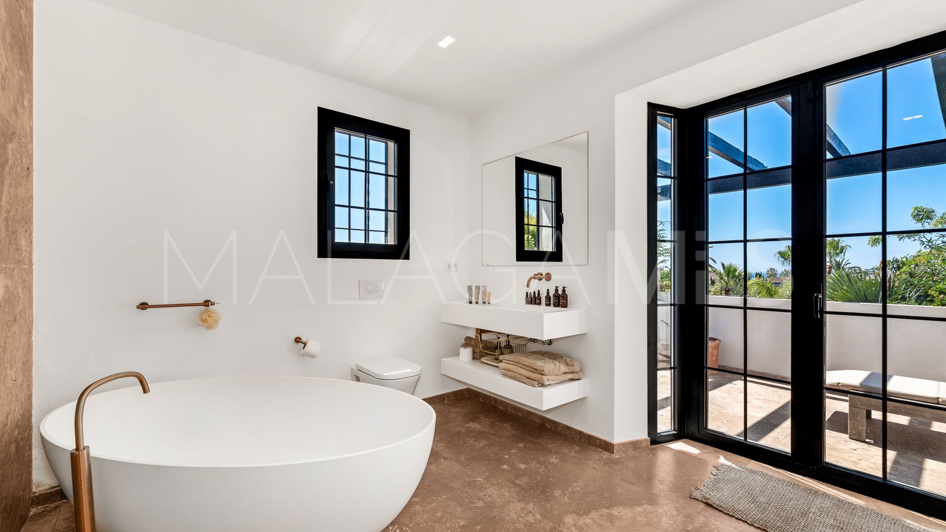 5 bedrooms villa in Marbesa for sale