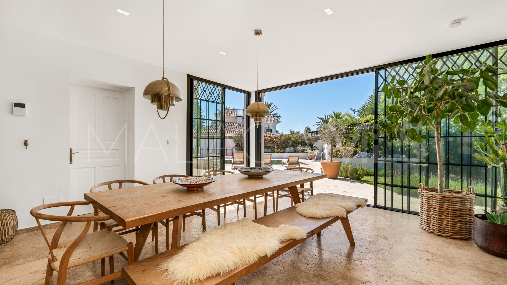 5 bedrooms villa in Marbesa for sale