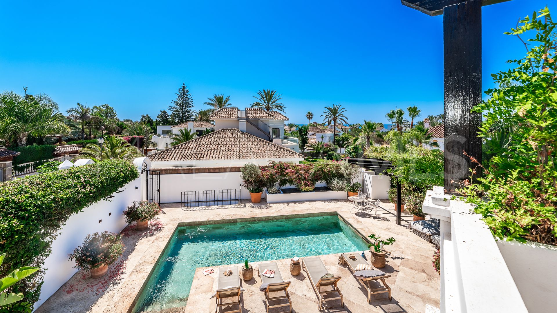 5 bedrooms villa in Marbesa for sale