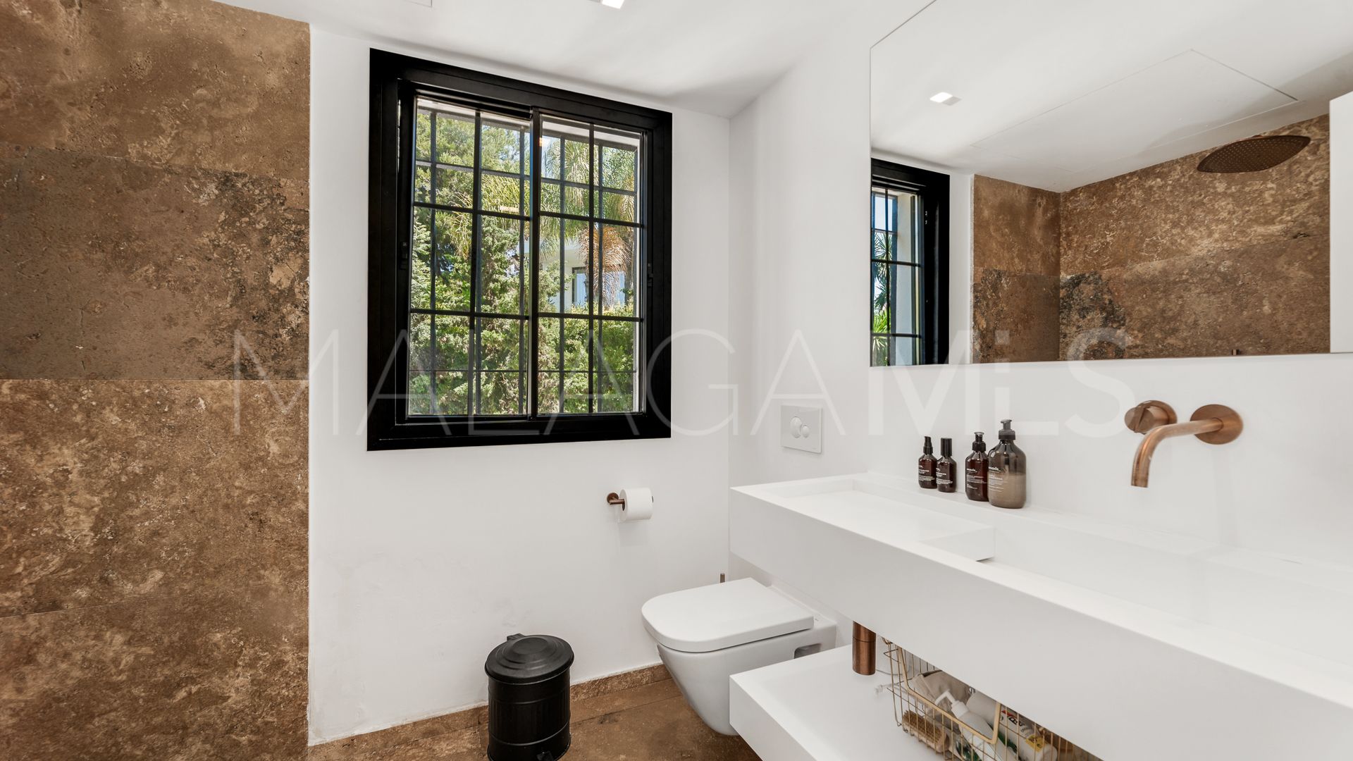 5 bedrooms villa in Marbesa for sale