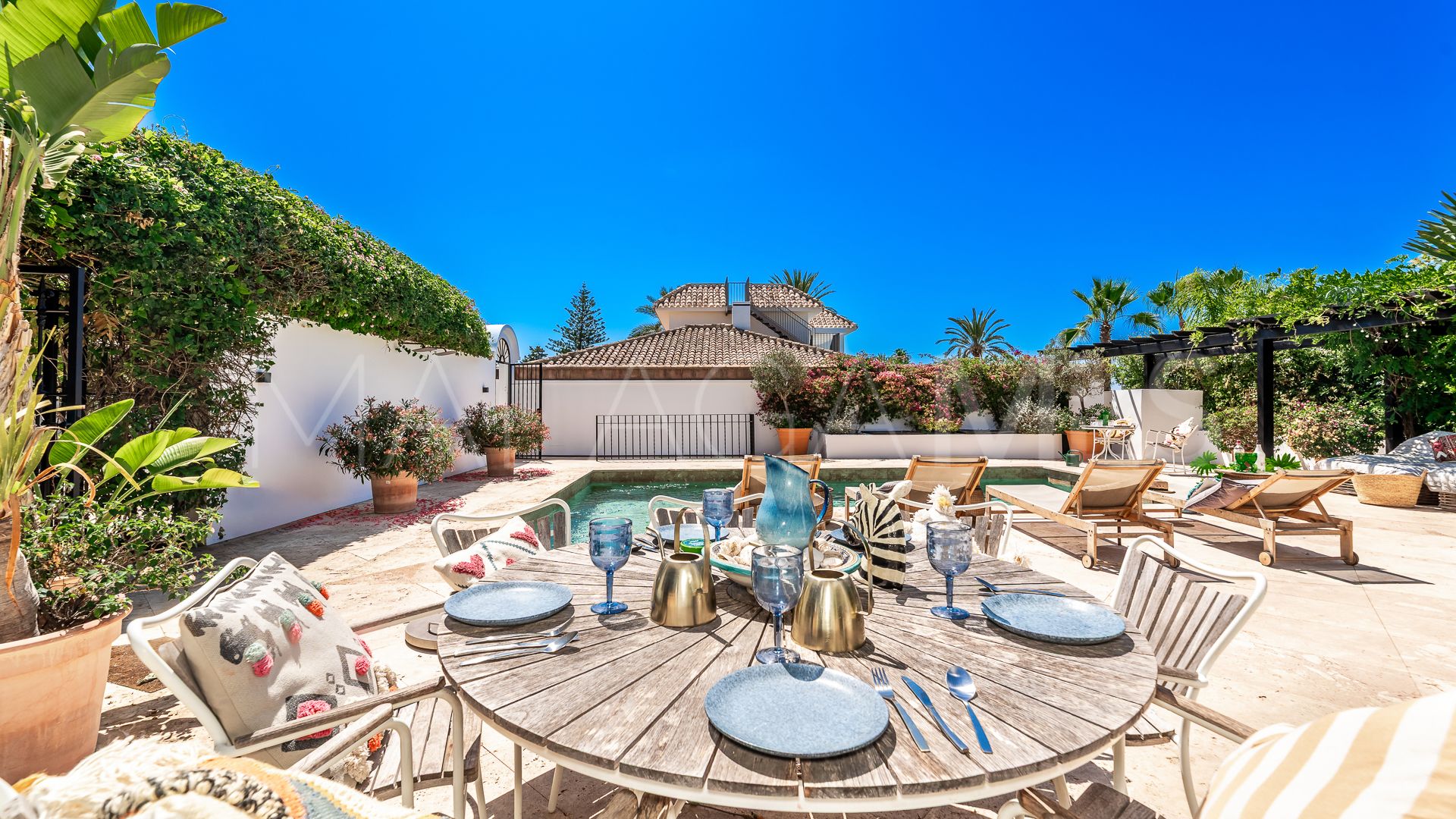 5 bedrooms villa in Marbesa for sale