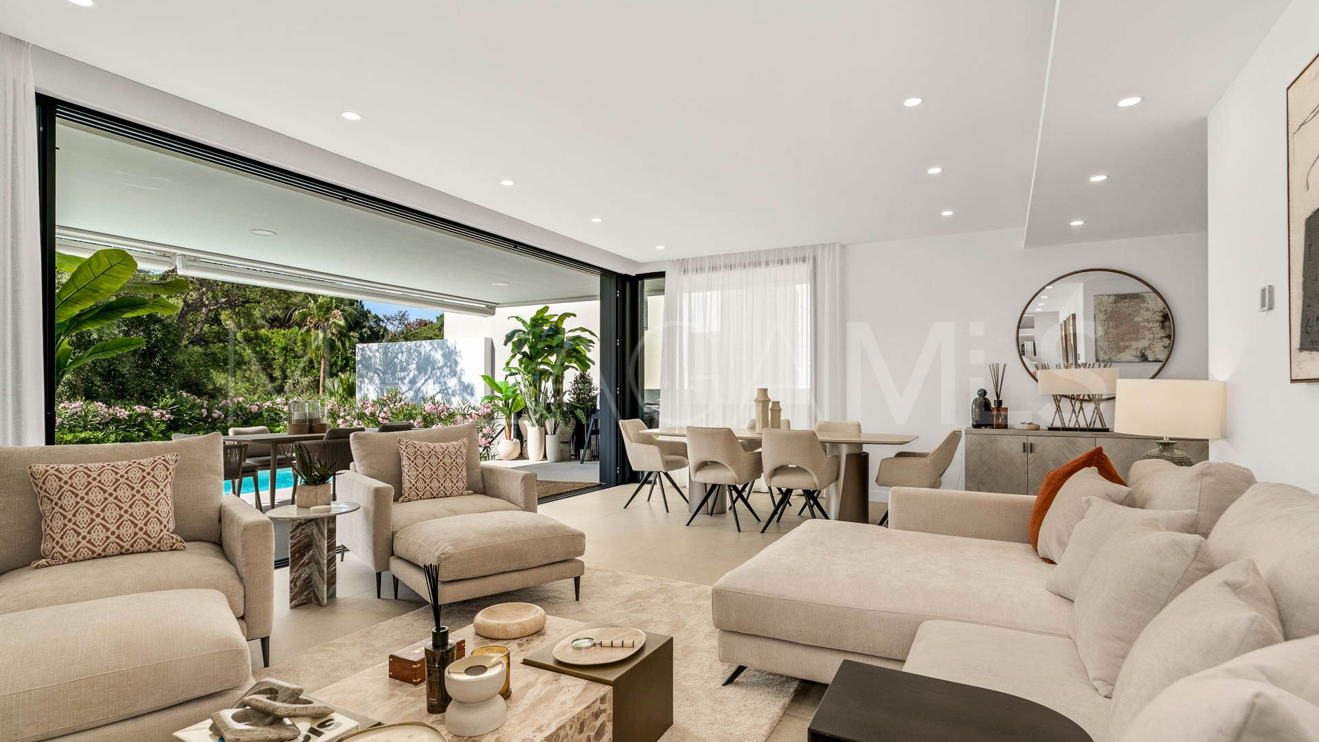 Villa for sale in Elviria
