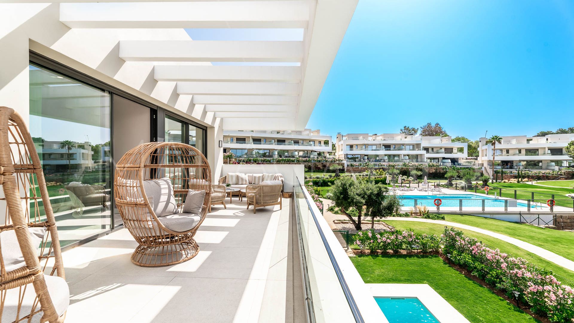 Villa for sale in Elviria