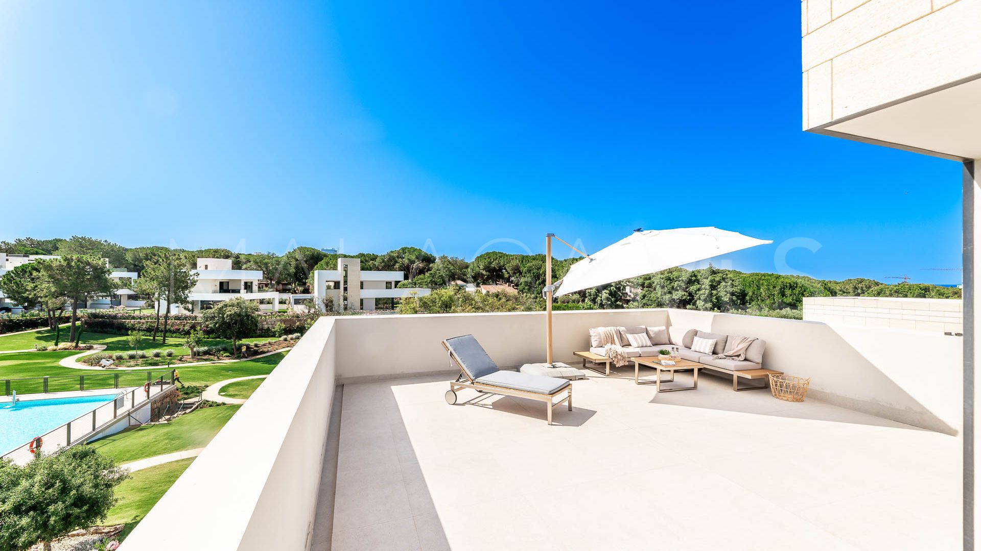Villa for sale in Elviria