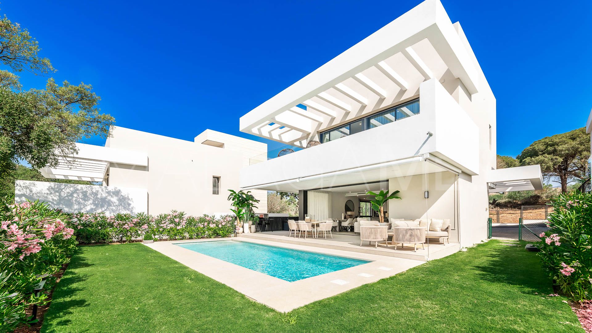 Villa for sale in Elviria