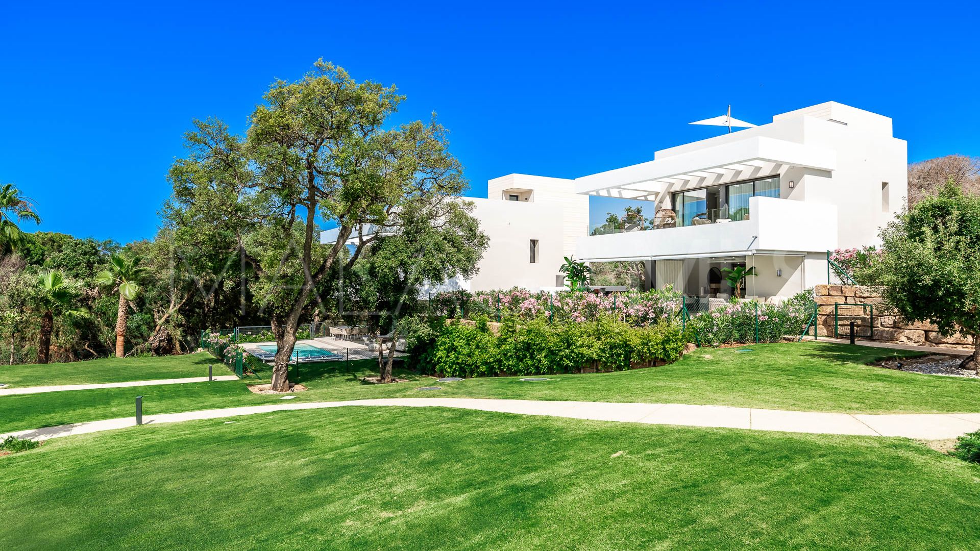 Villa for sale in Elviria