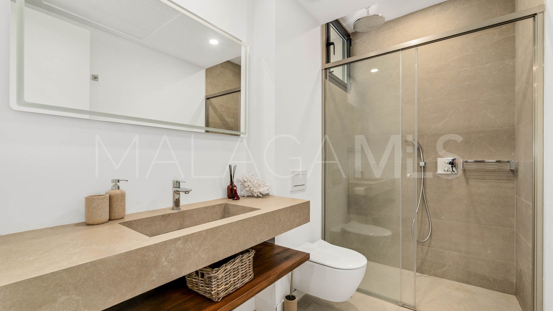 Villa for sale in Elviria