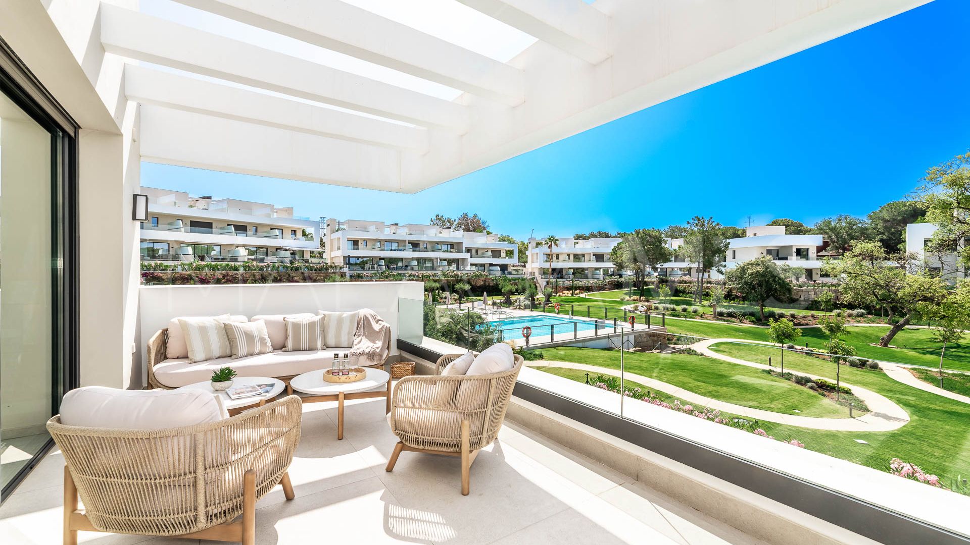 Villa for sale in Elviria