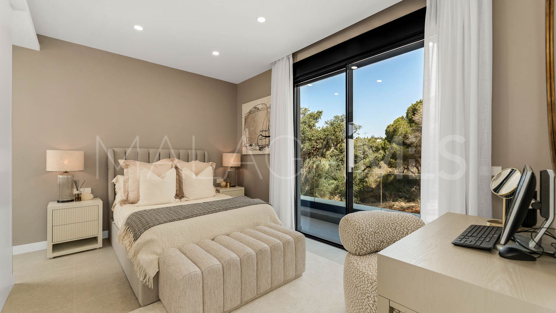 Villa for sale in Elviria