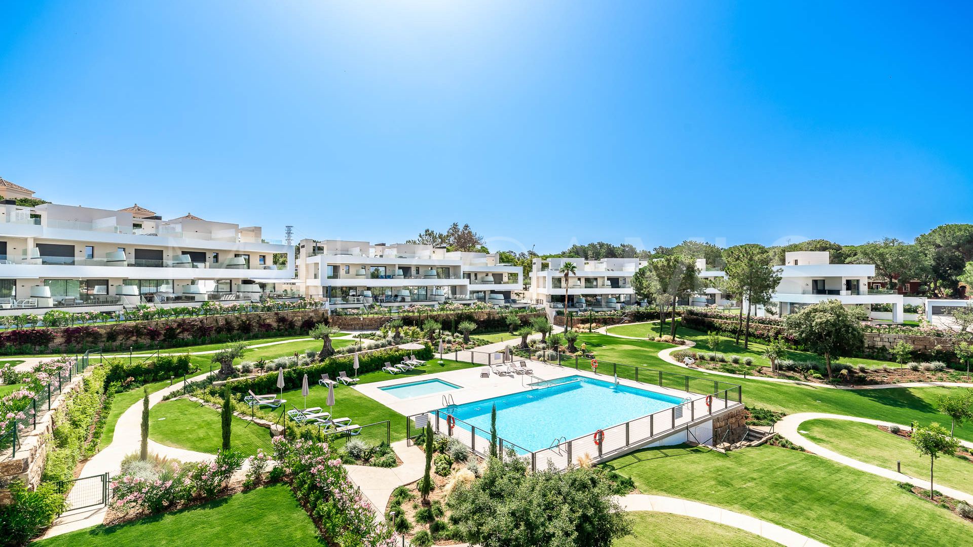 Villa for sale in Elviria