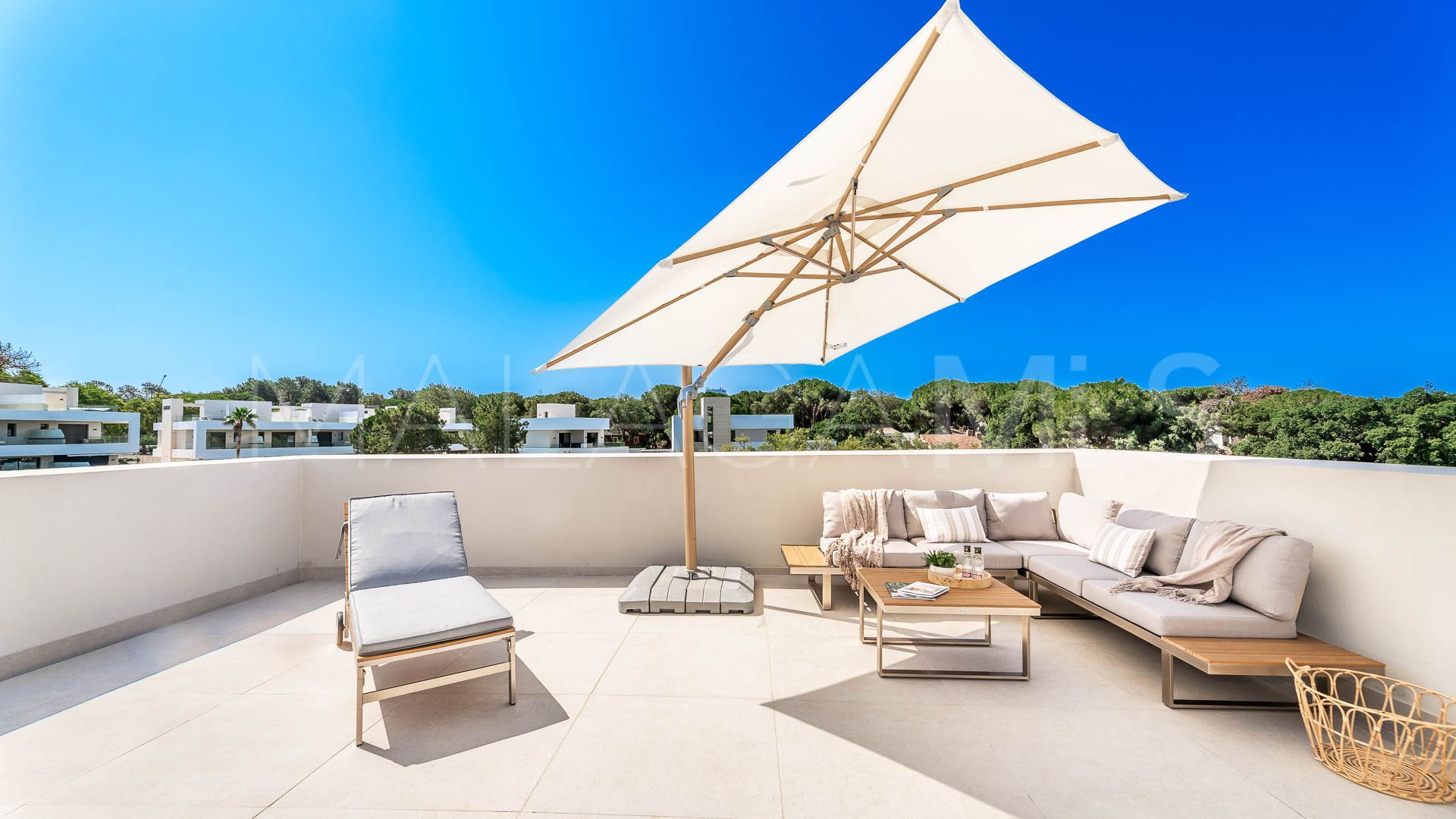 Villa for sale in Elviria