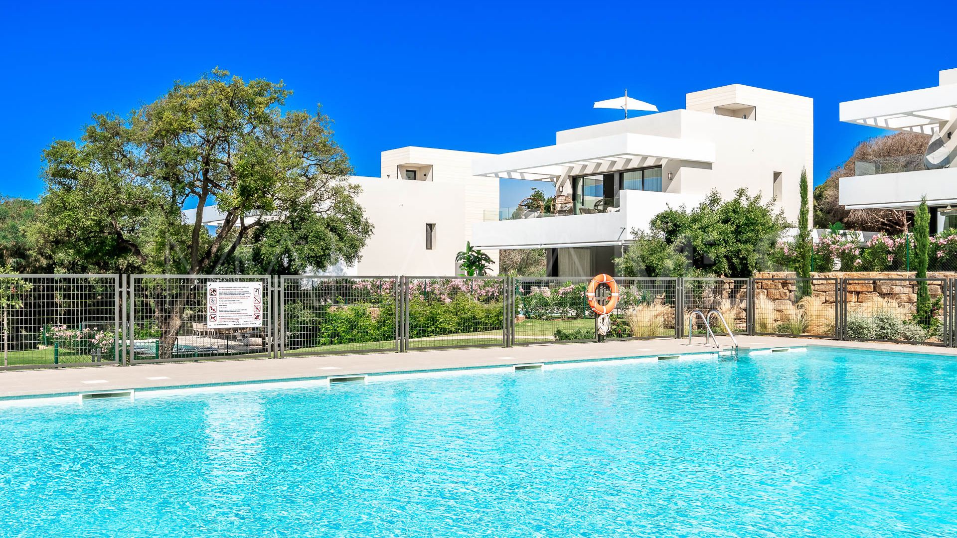 Villa for sale in Elviria