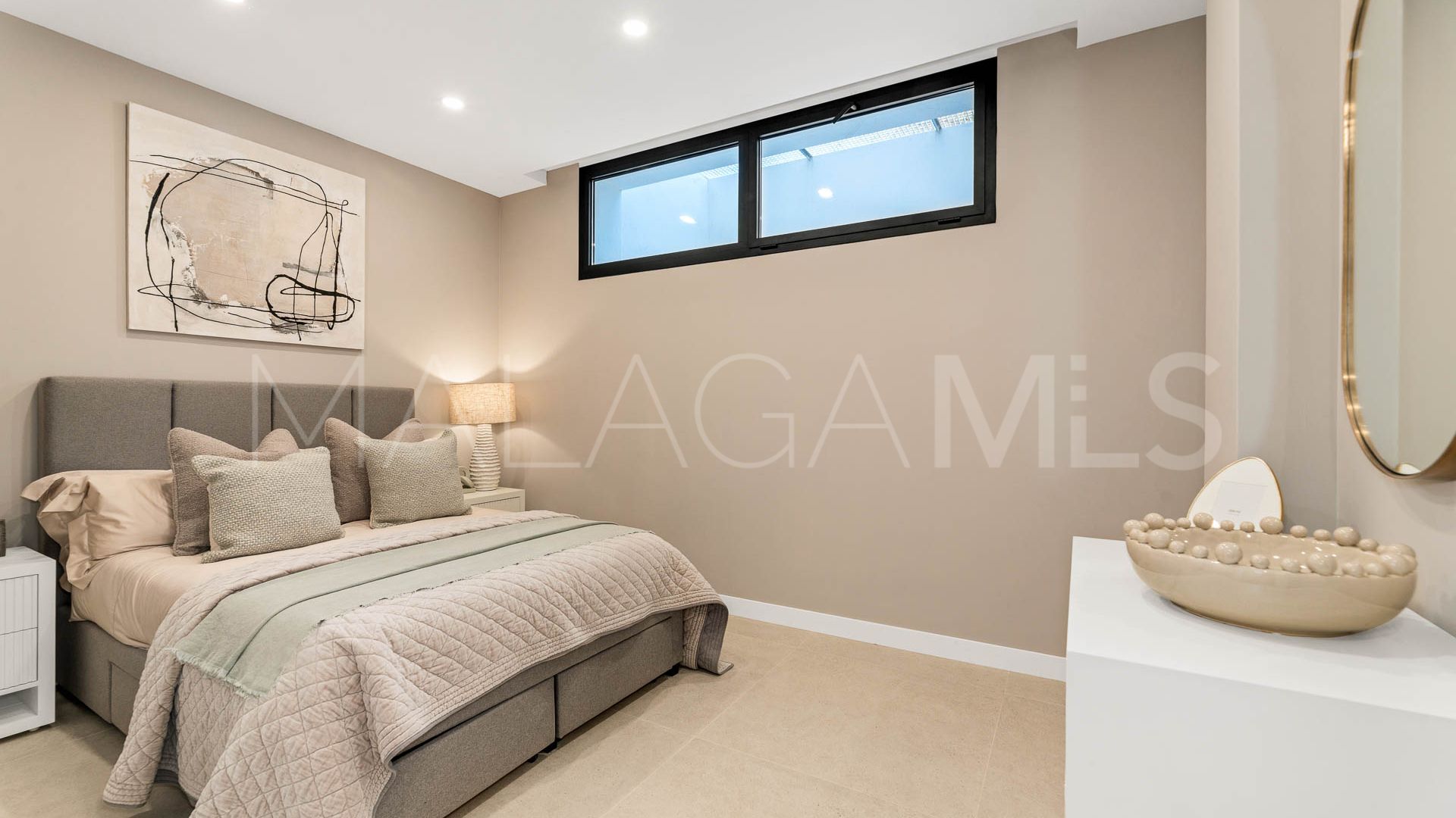 Villa for sale in Elviria