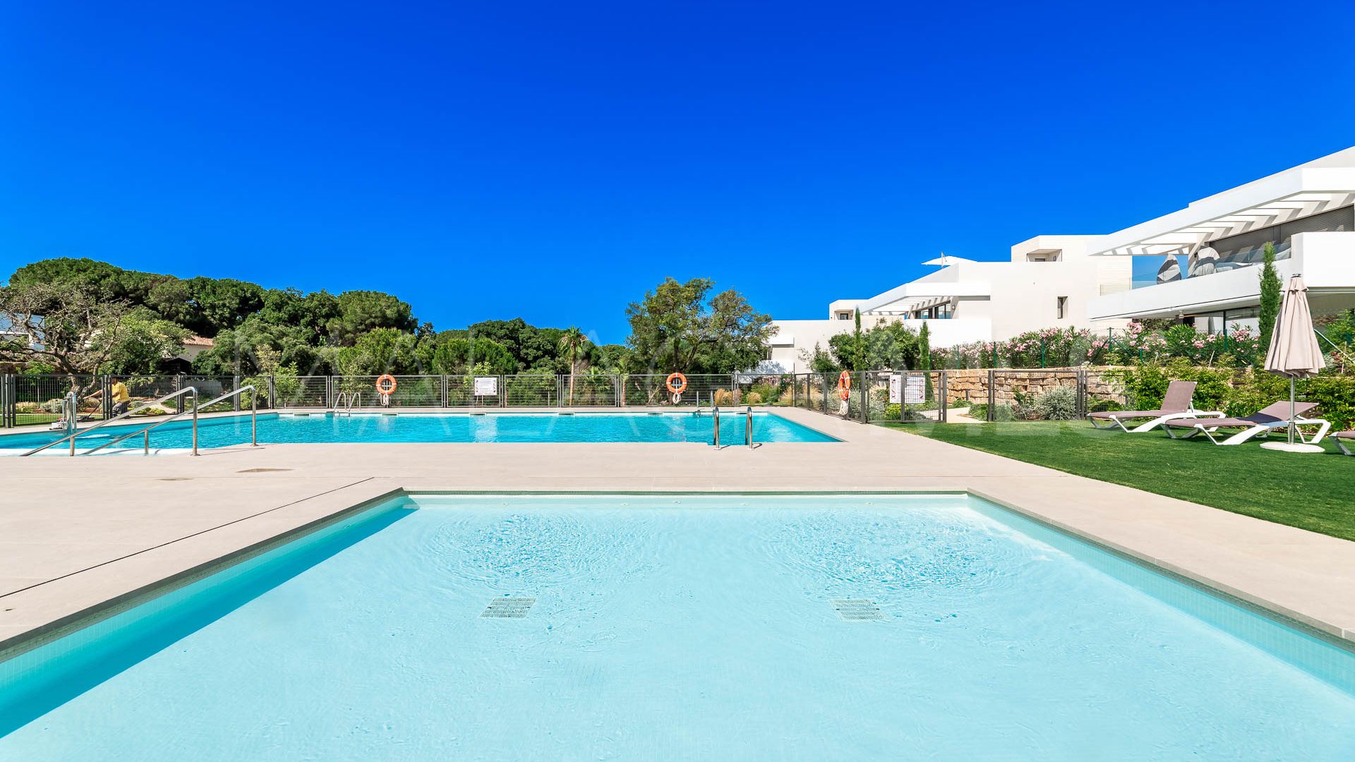 Villa for sale in Elviria