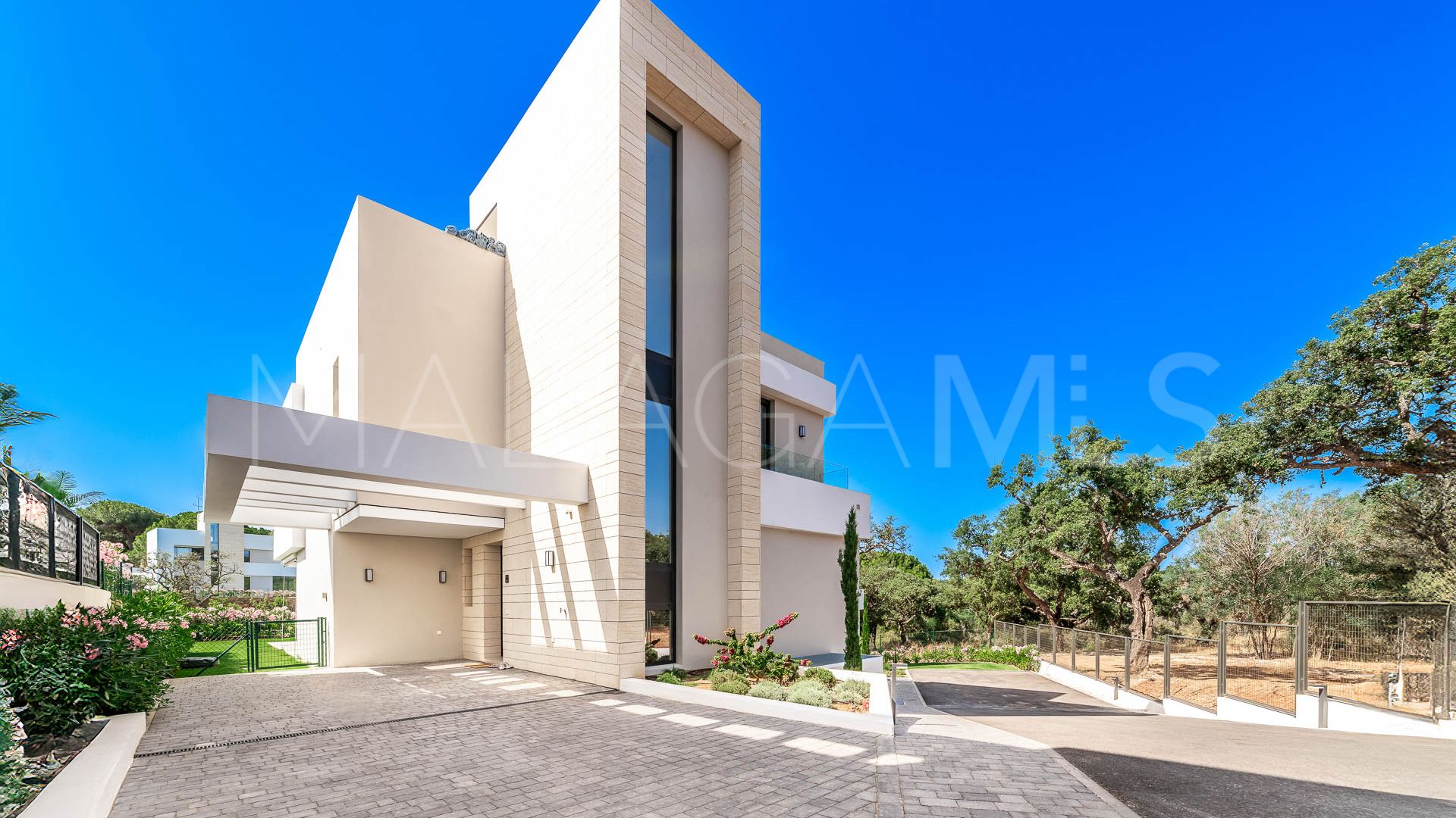 Villa for sale in Elviria