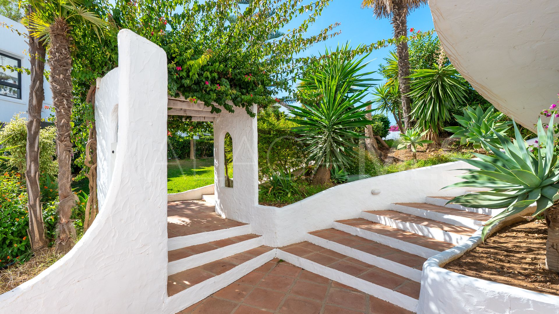 Duplex for sale in Golden Mile