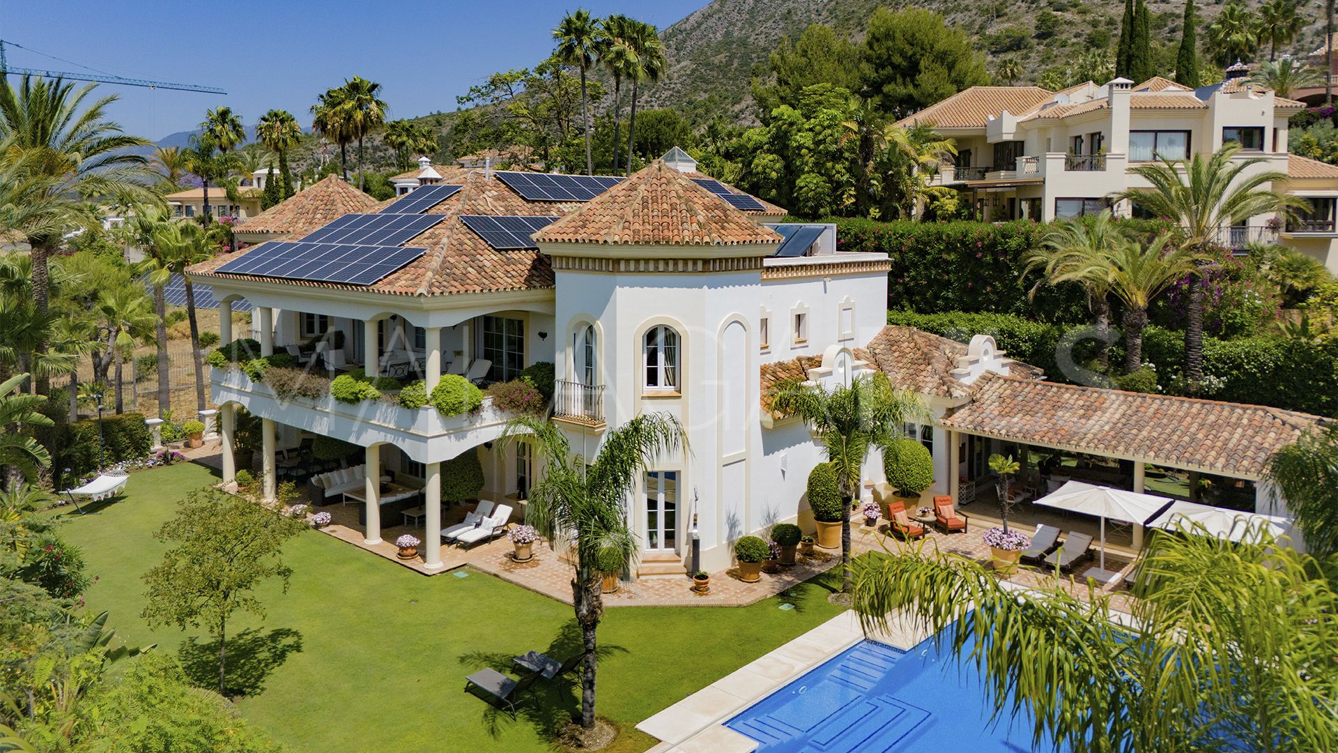 Buy villa in Sierra Blanca de 6 bedrooms