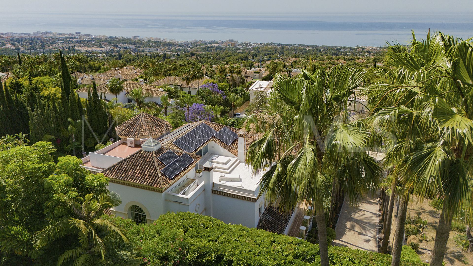 Buy villa in Sierra Blanca de 6 bedrooms