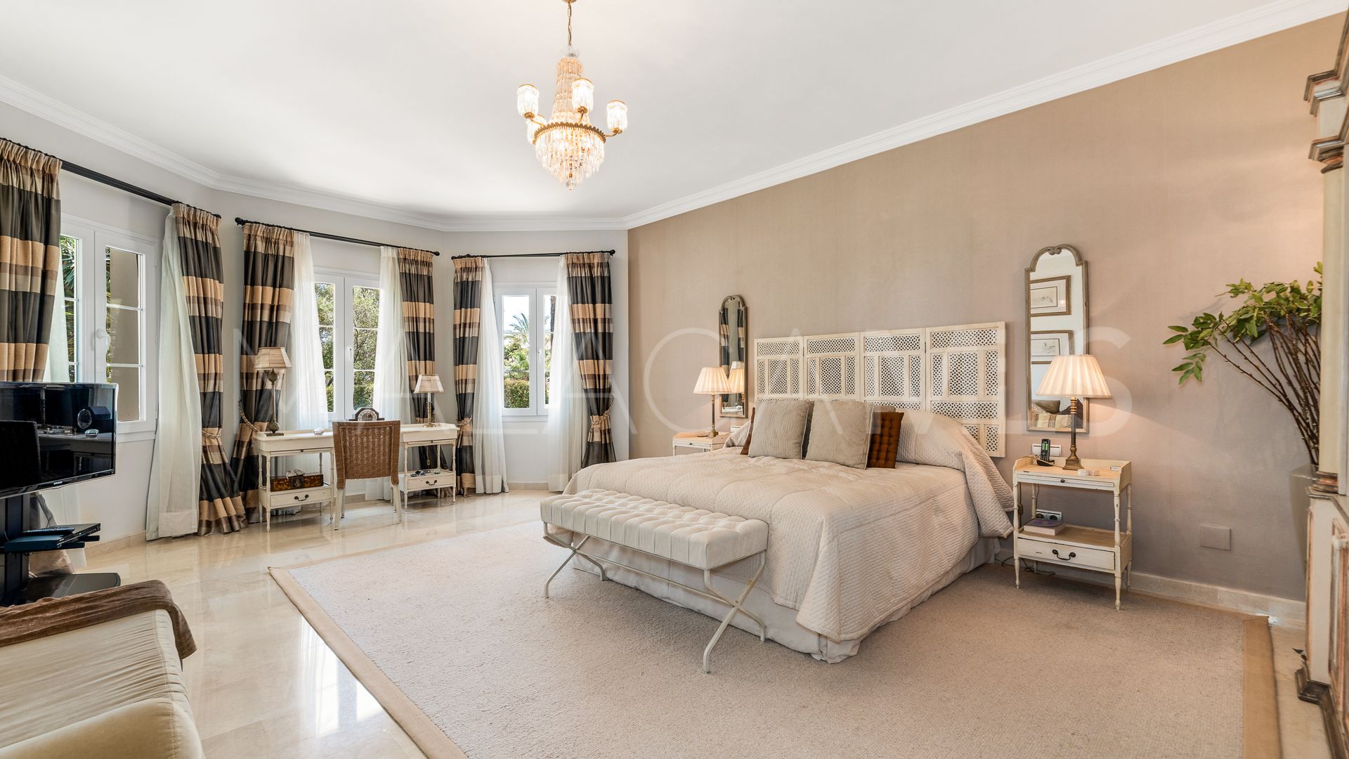 Villa for sale in Sierra Blanca