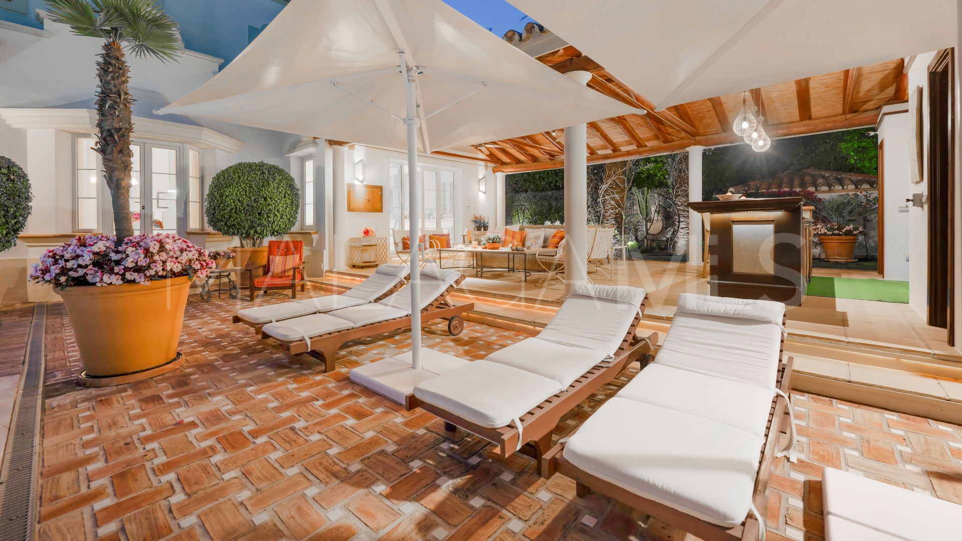 Villa for sale in Sierra Blanca