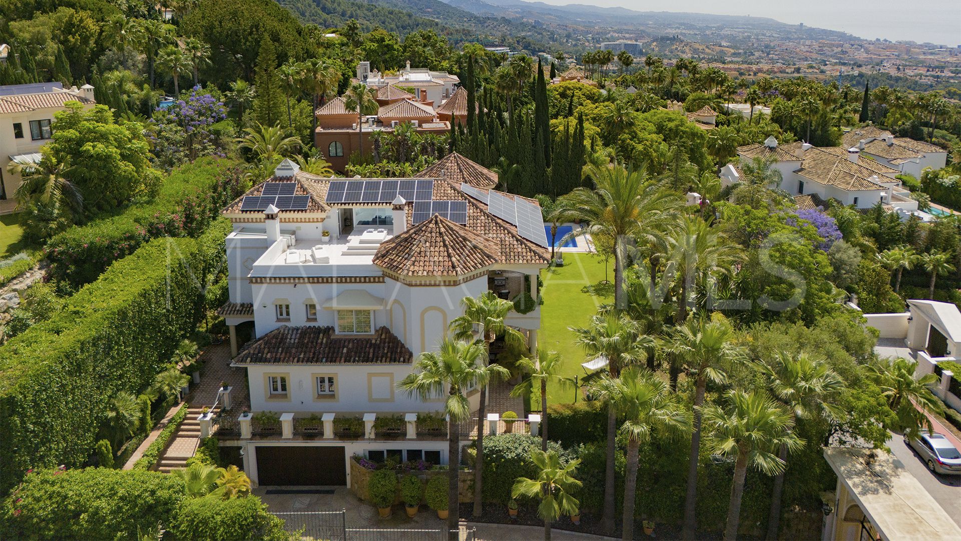 Buy villa in Sierra Blanca de 6 bedrooms