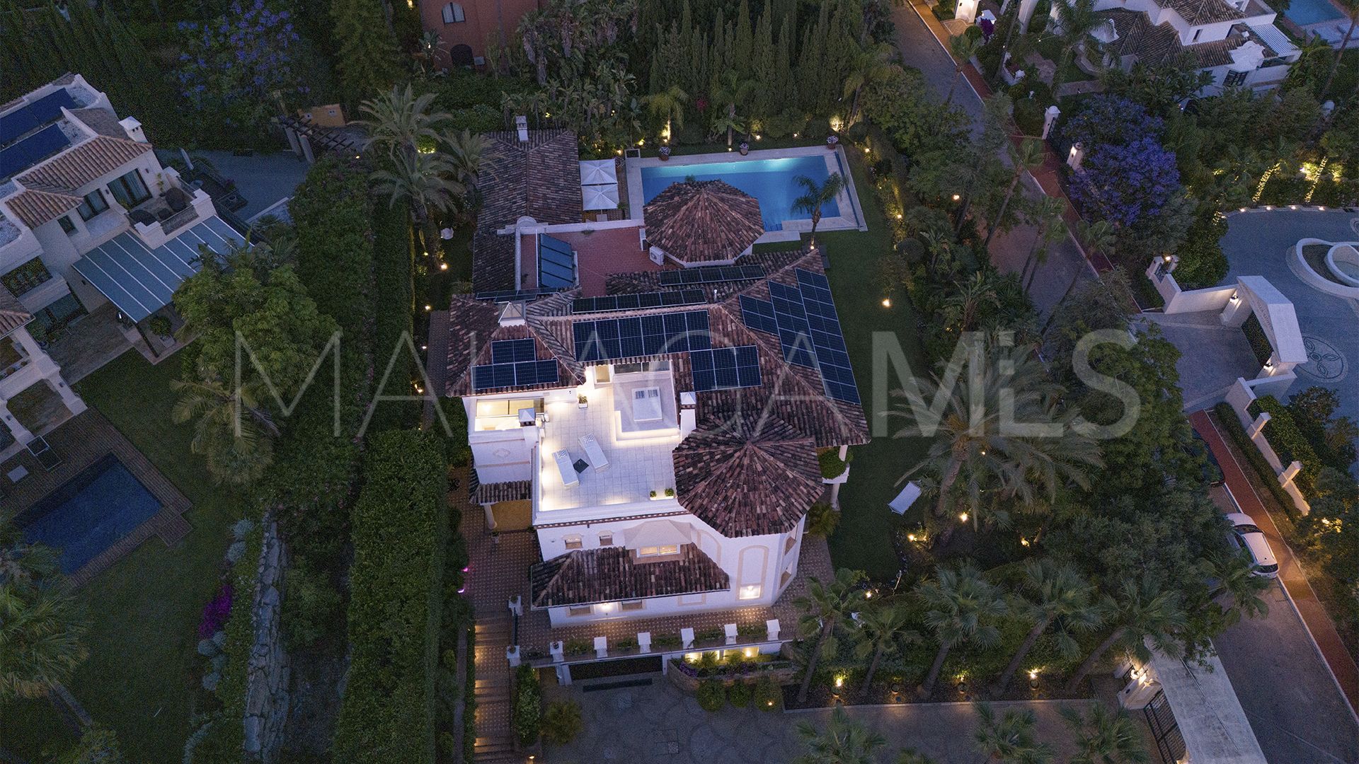 Buy villa in Sierra Blanca de 6 bedrooms