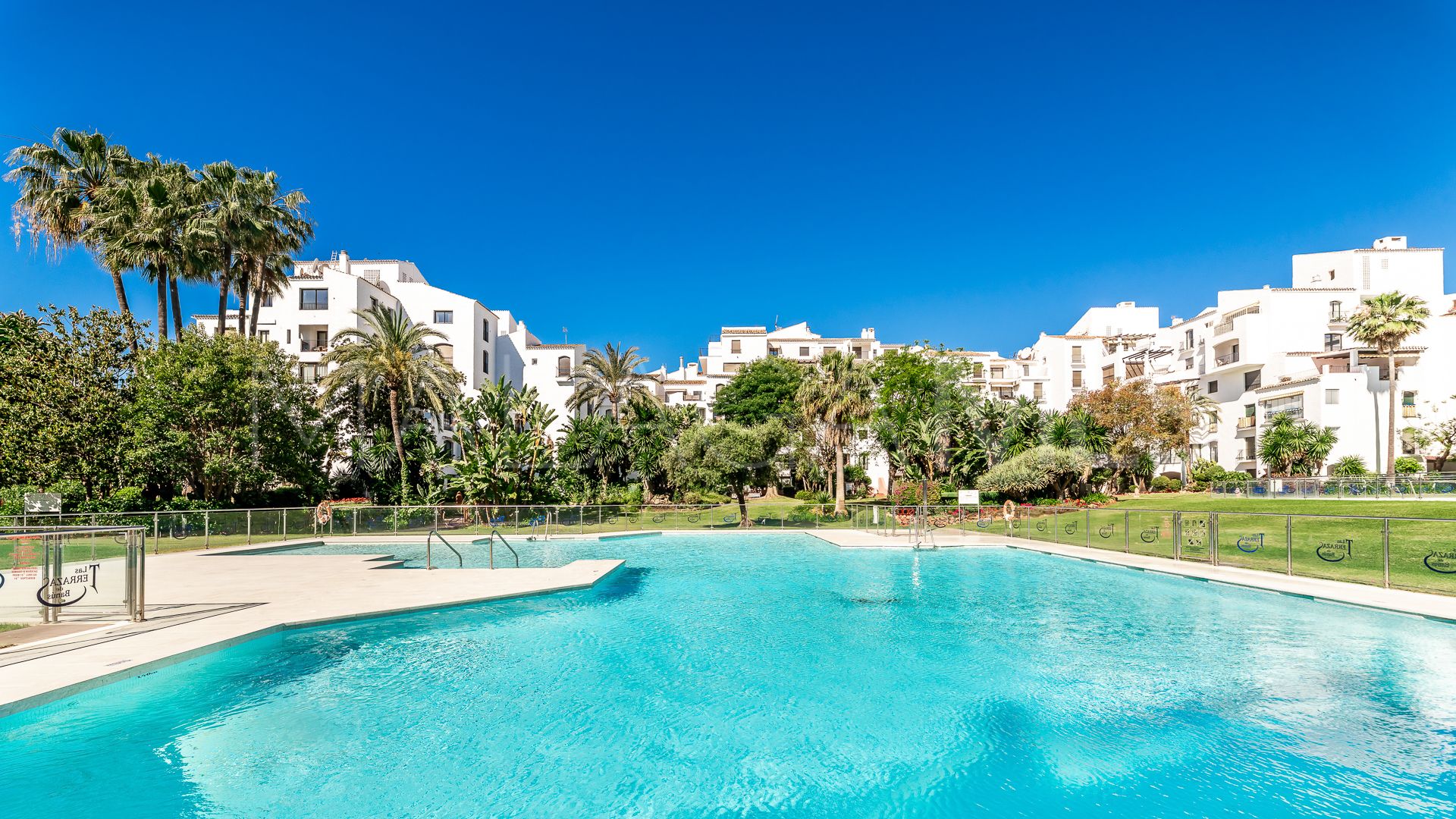 Apartment for sale in Marbella - Puerto Banus with 2 bedrooms