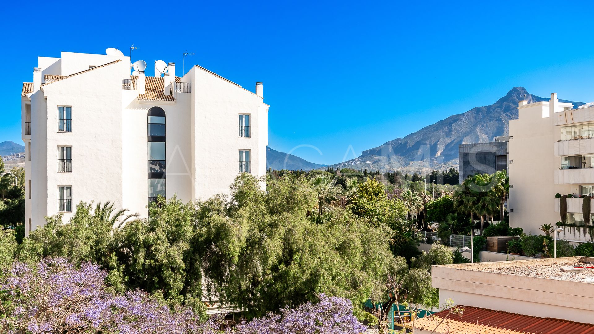 Apartment for sale in Marbella - Puerto Banus with 2 bedrooms