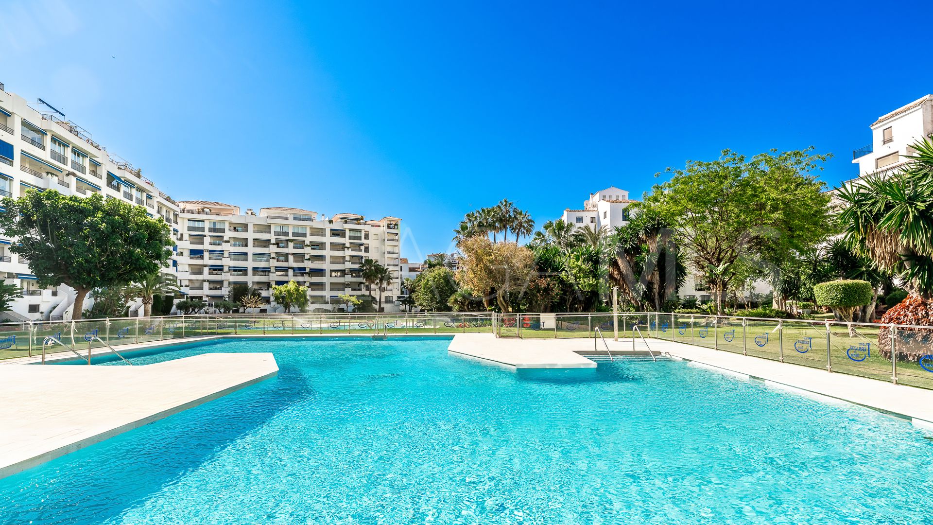 Apartment for sale in Marbella - Puerto Banus with 2 bedrooms