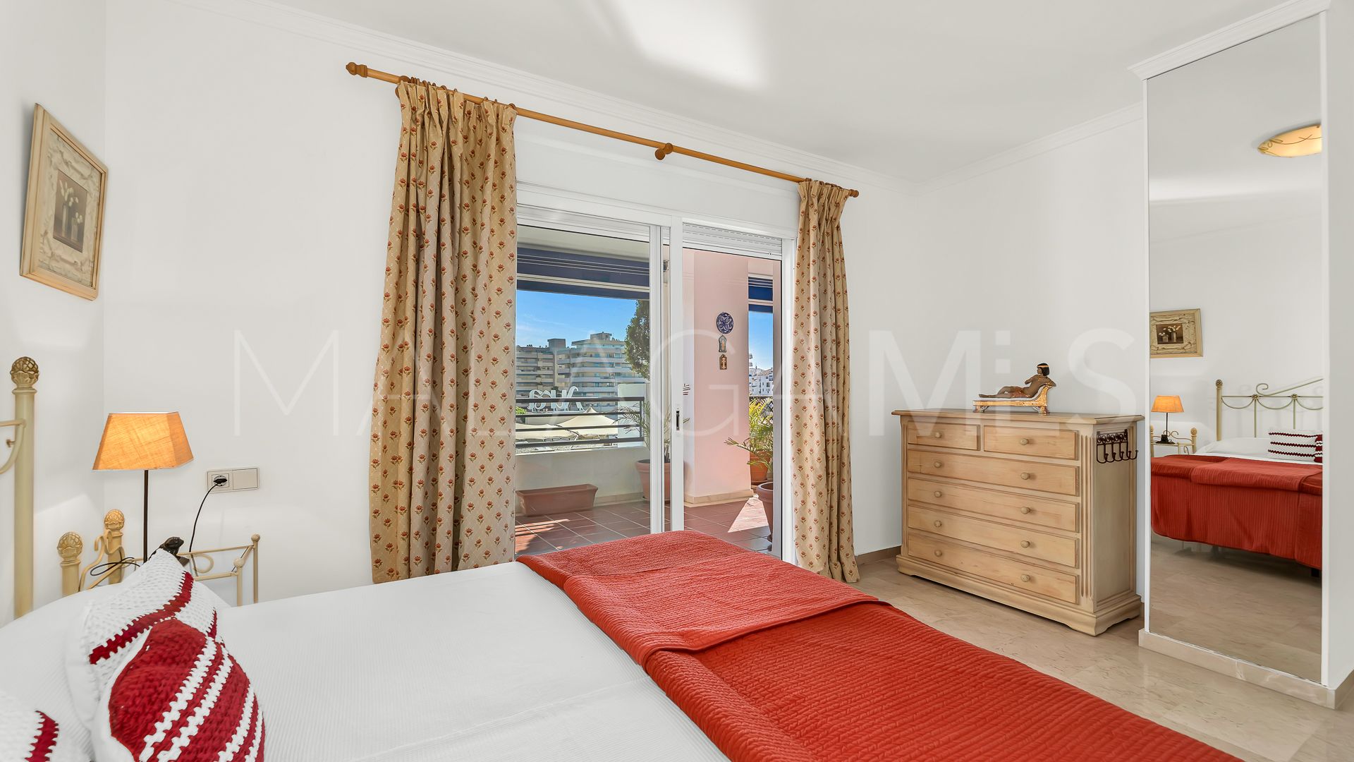 Apartment for sale in Marbella - Puerto Banus with 2 bedrooms