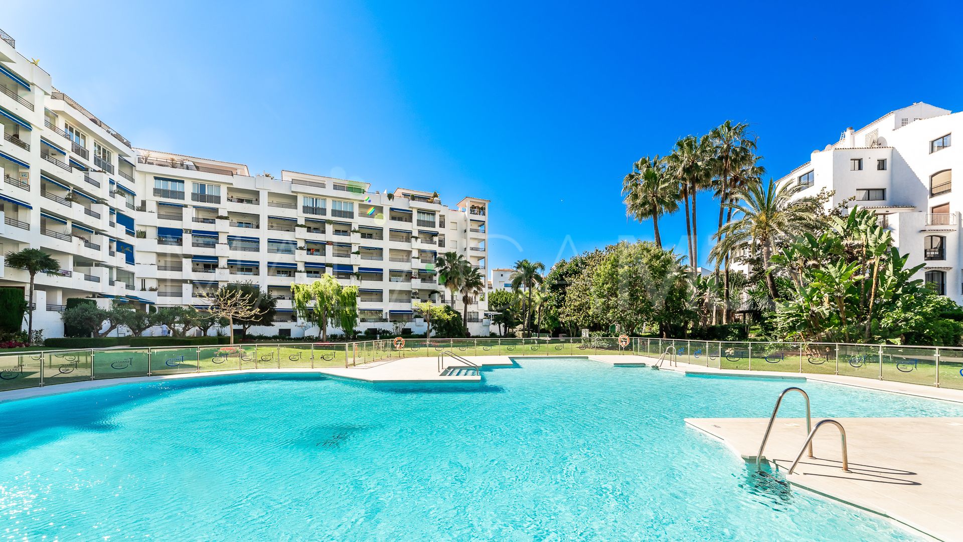 Apartment for sale in Marbella - Puerto Banus with 2 bedrooms