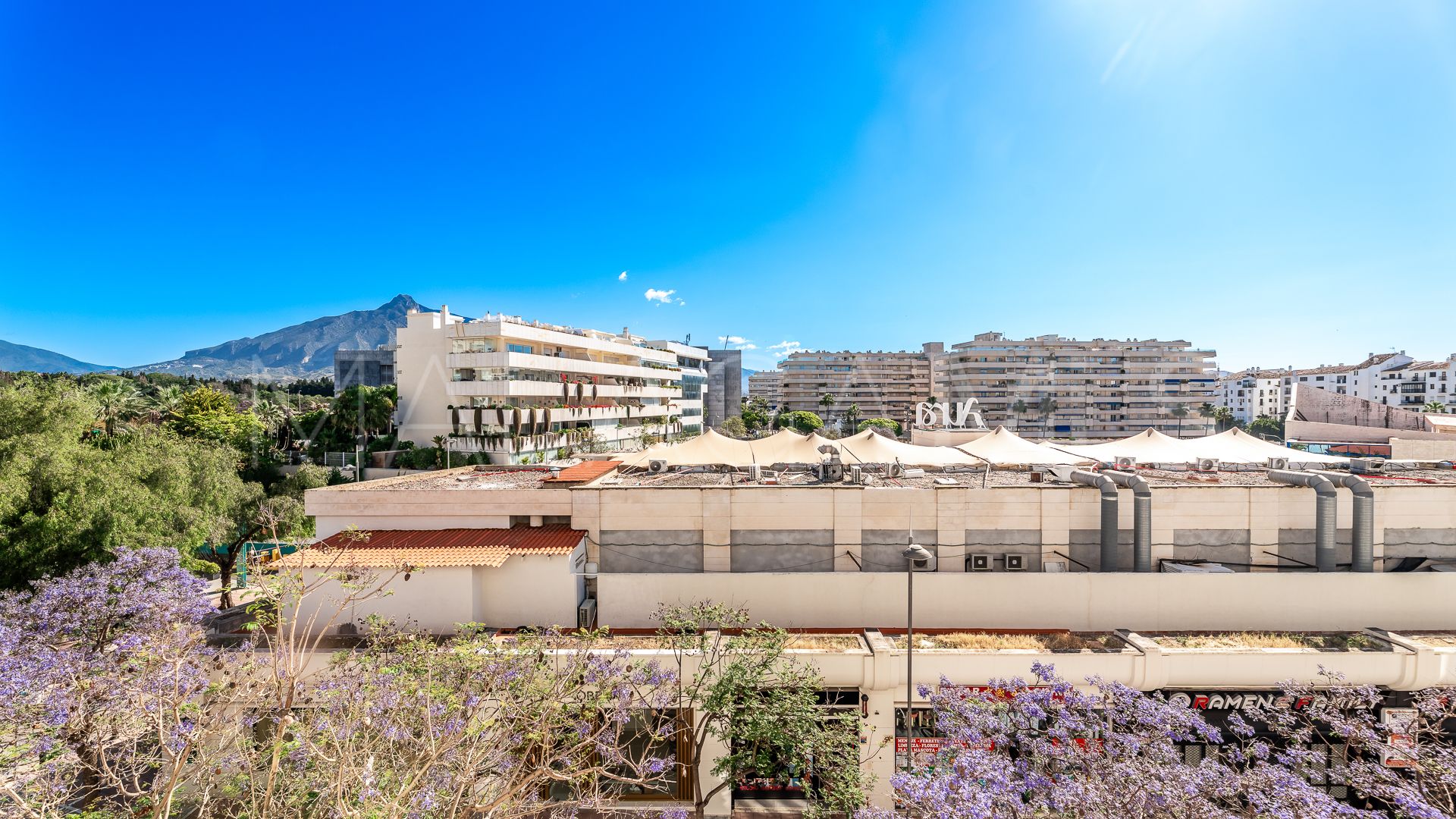 Apartment for sale in Marbella - Puerto Banus with 2 bedrooms