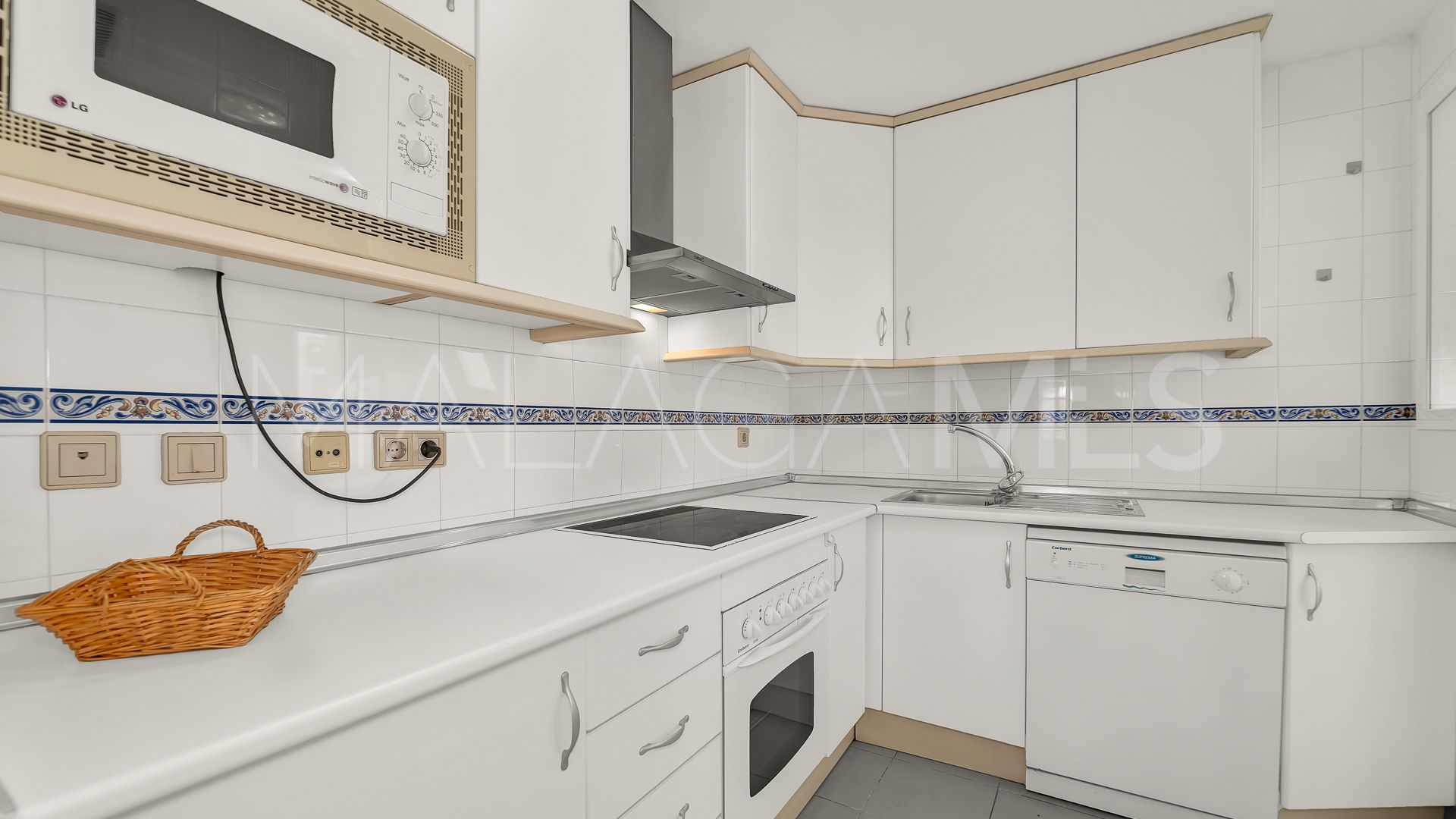 Apartment for sale in Marbella - Puerto Banus with 2 bedrooms