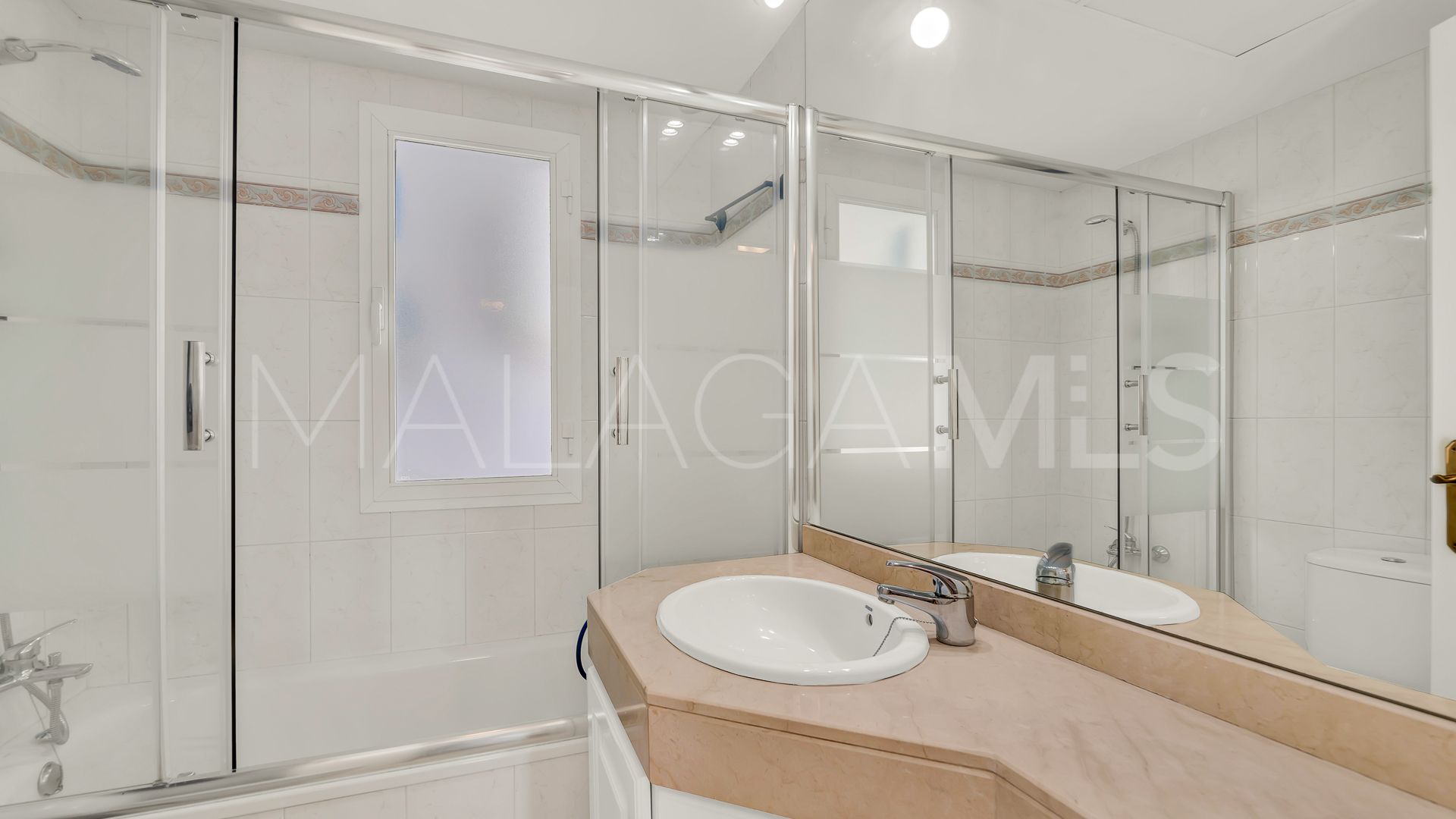 Apartment for sale in Marbella - Puerto Banus with 2 bedrooms