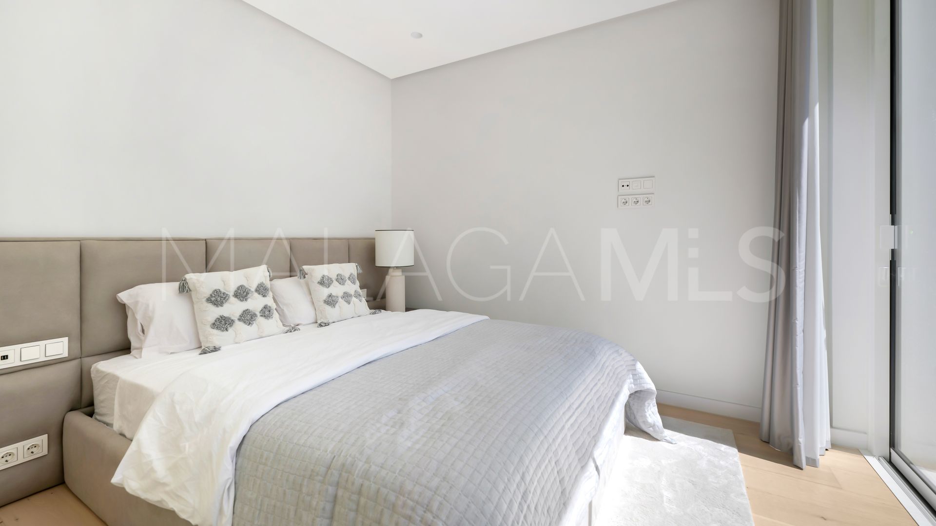 Apartamento planta baja with 2 bedrooms for sale in Ojen