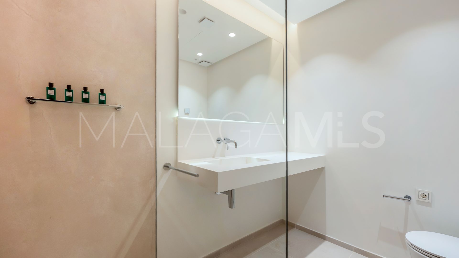 Apartamento planta baja with 2 bedrooms for sale in Ojen