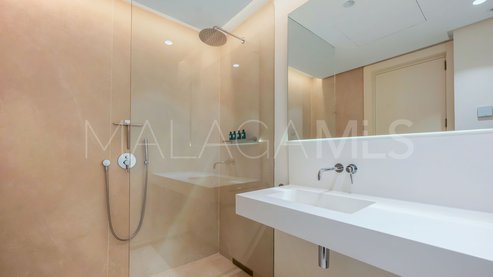 Apartamento planta baja with 2 bedrooms for sale in Ojen