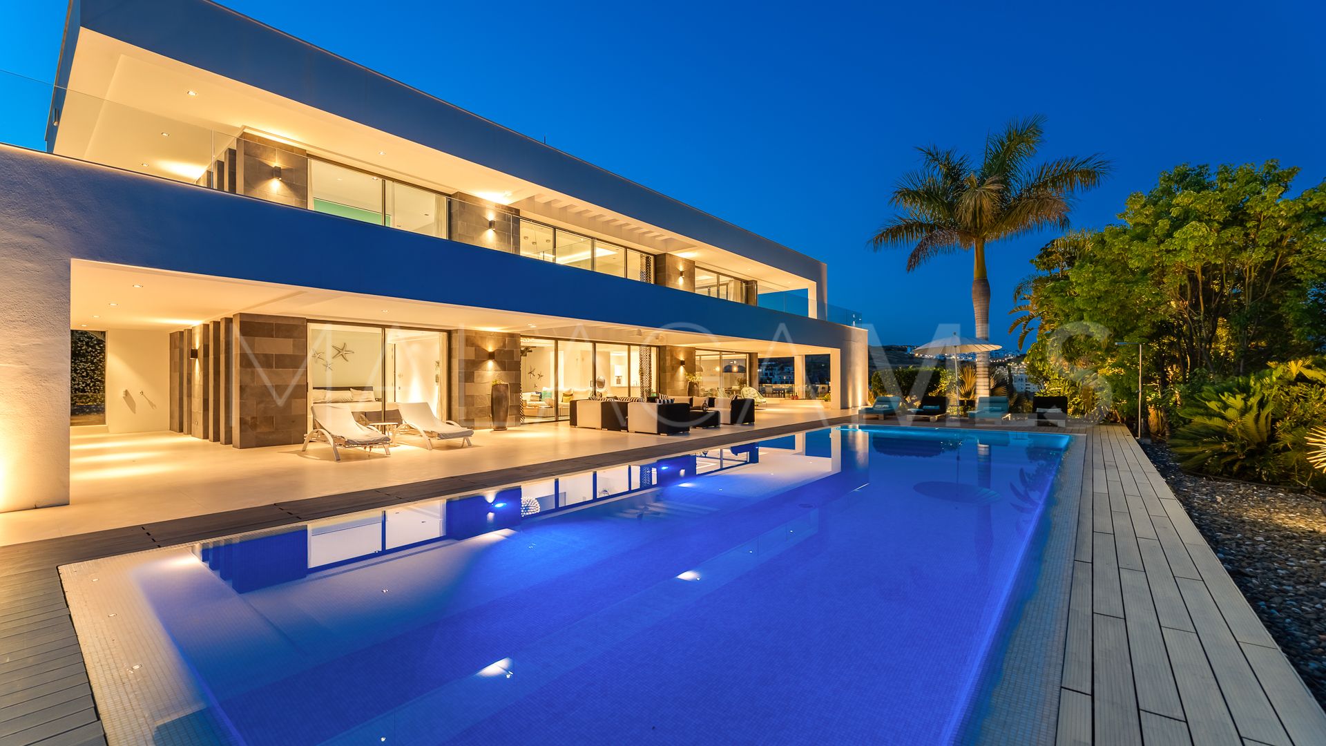 Villa for sale in Los Flamingos Golf with 6 bedrooms