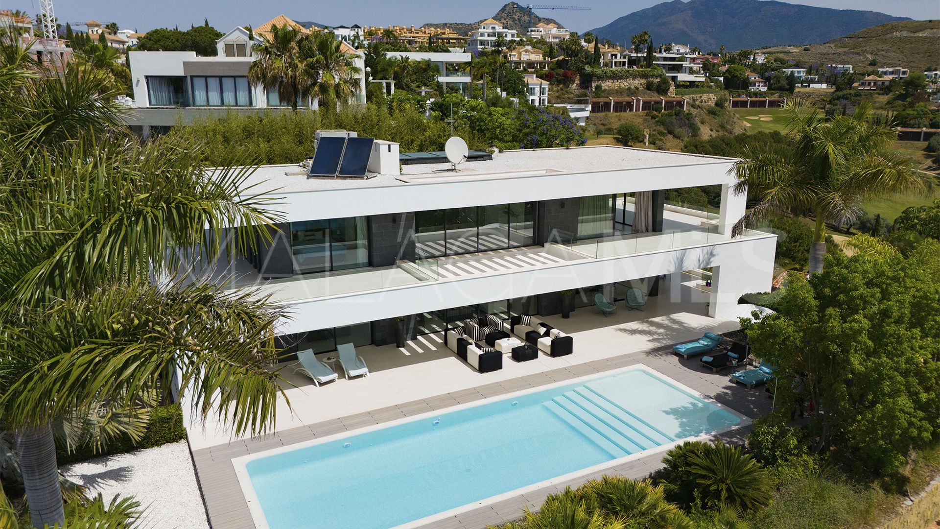 Villa for sale in Los Flamingos Golf with 6 bedrooms