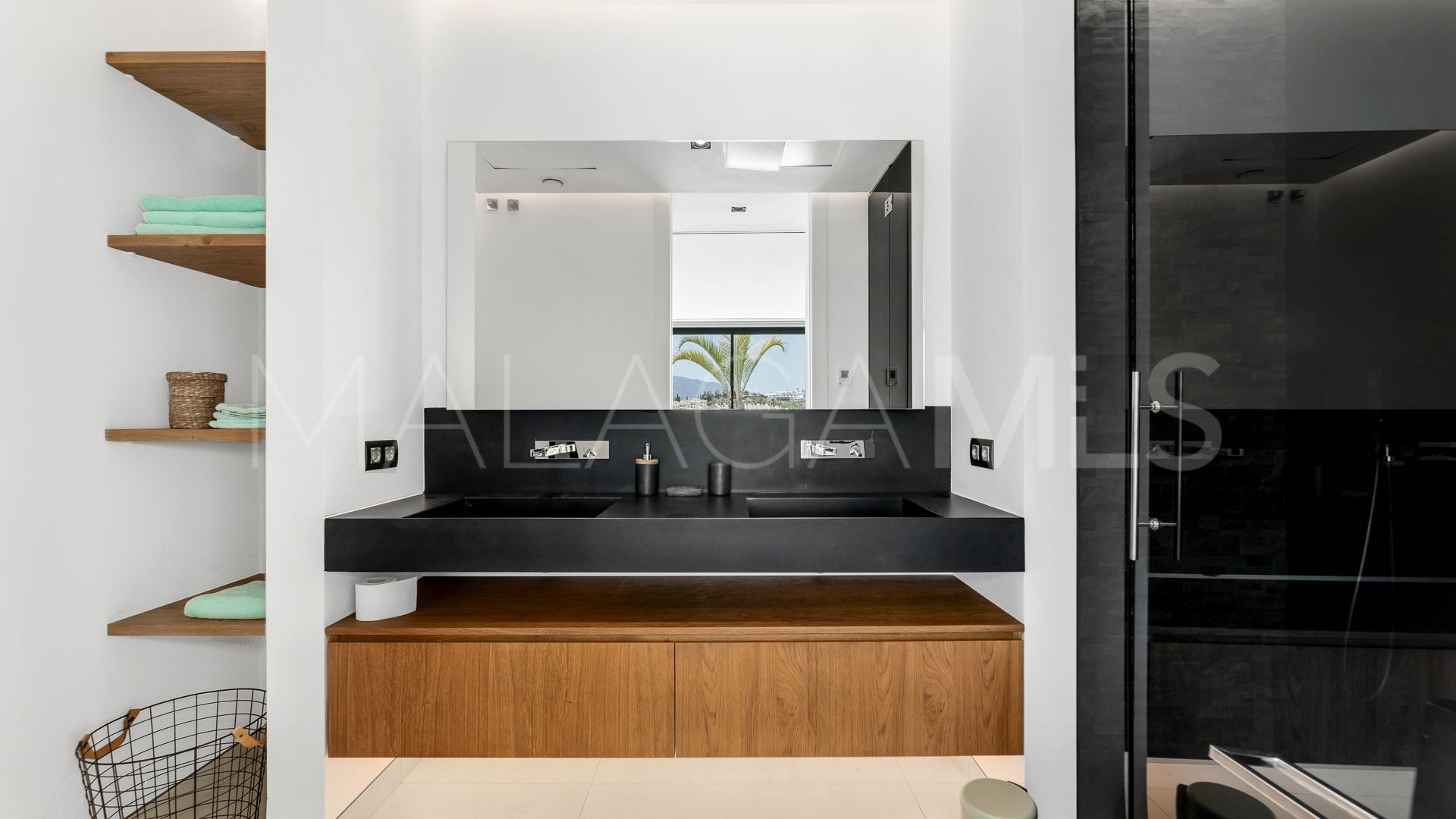 Villa for sale in Los Flamingos Golf with 6 bedrooms