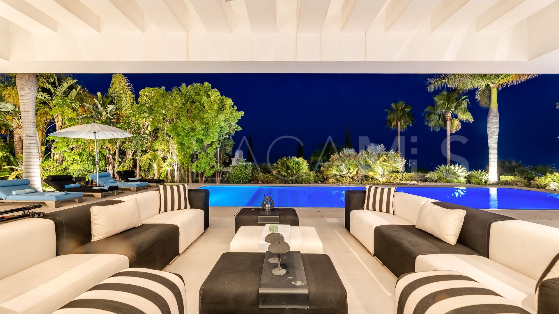 Villa for sale in Los Flamingos Golf with 6 bedrooms