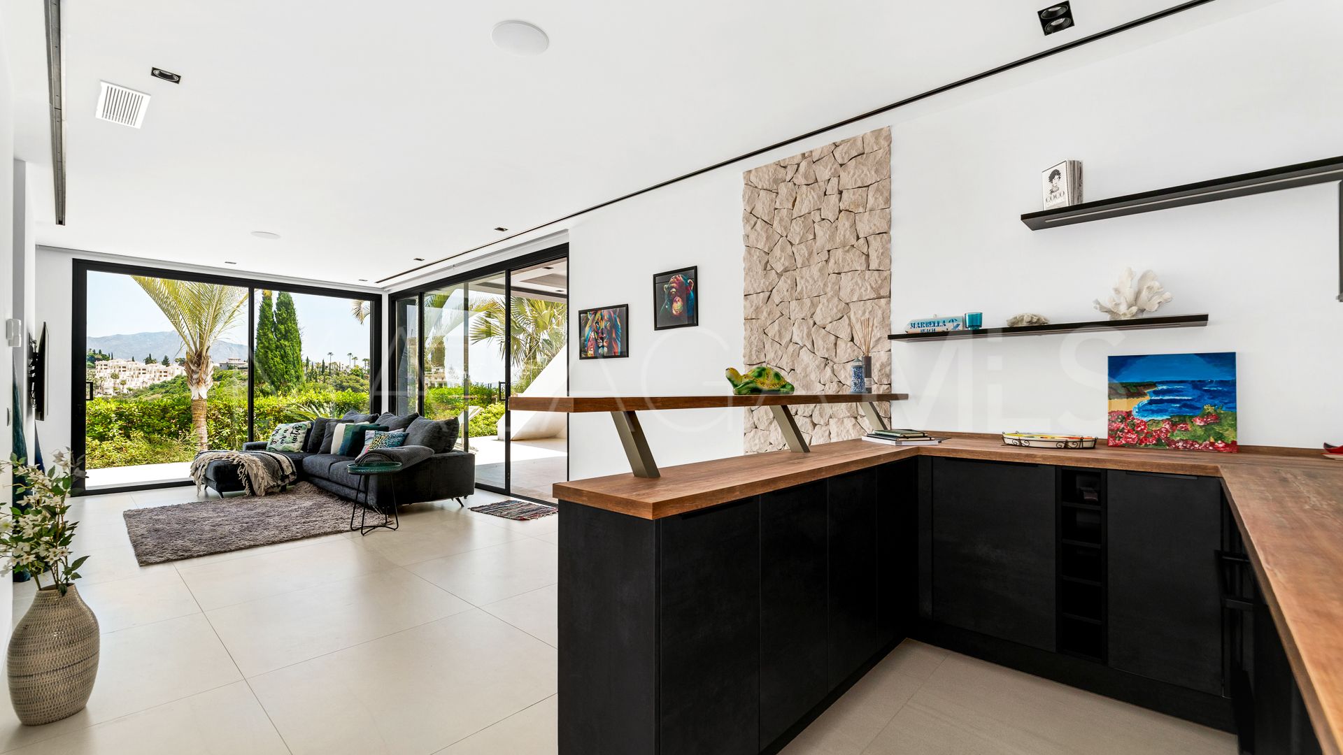 Villa for sale in Los Flamingos Golf with 6 bedrooms