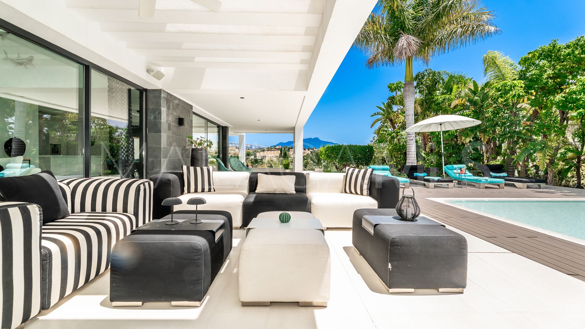 Villa for sale in Los Flamingos Golf with 6 bedrooms