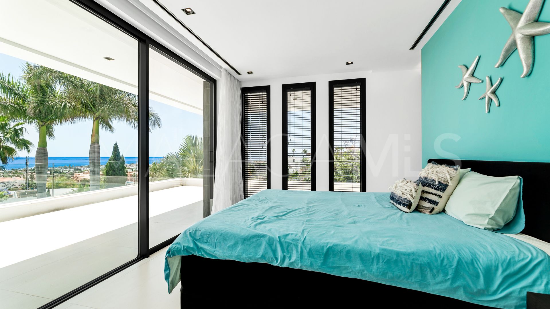 Villa for sale in Los Flamingos Golf with 6 bedrooms